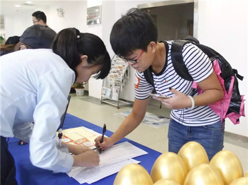 “睛彩跨越璀璨6年”暨蜕变升级近视患者交流会完 美落幕