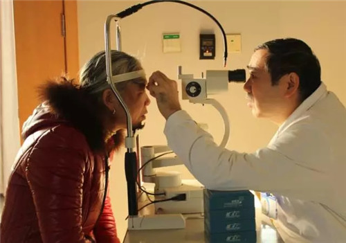 视网膜脱离晶状体浑浊且瞳孔粘连 专家联合打响视力保卫战