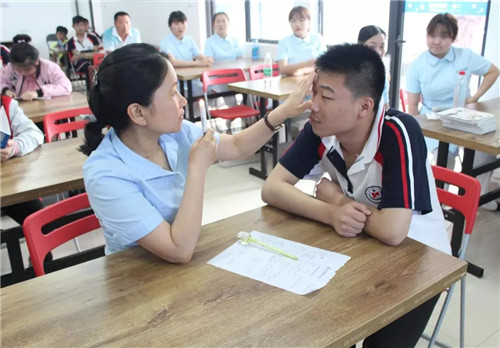 普瑞眼科联合三牛中学牵手武汉市第1聋校，爱心公益行！