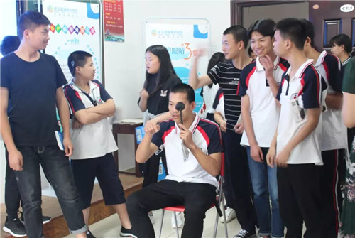 普瑞眼科联合三牛中学牵手武汉市第1聋校，爱心公益行！