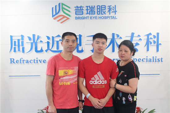 百万阳光爱眼基金EVO-ICL人工晶体植入术 助力他圆梦军警