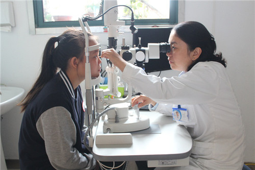 关注青少年视力发展，普瑞眼科守护第 一聋校孩子眼健康