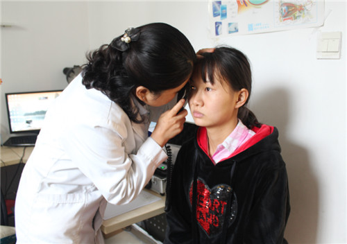 关注青少年视力发展，普瑞眼科守护第 一聋校孩子眼健康
