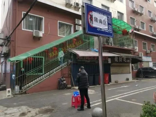 普瑞眼科医生亲自上门，为战“疫”一线护士紧急维修眼镜