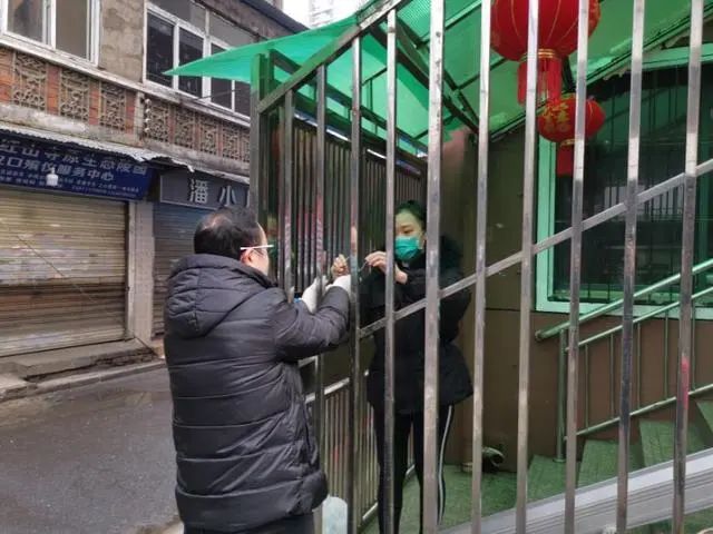 普瑞眼科医生亲自上门，为战“疫”一线护士紧急维修眼镜