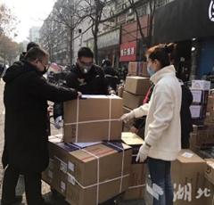 聚焦抗疫一线，人大代表用实际行动当好疫情防控战斗员