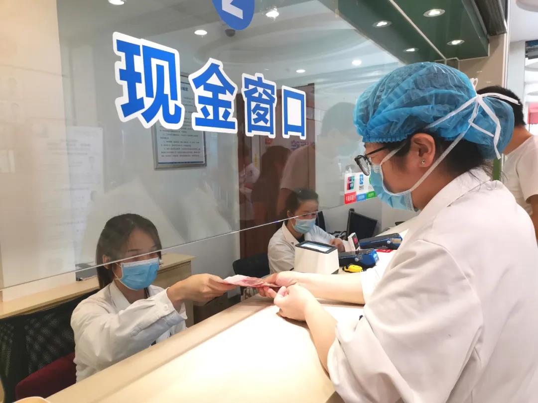 守住光明的关键人，是那个“收了”红包的眼科医生