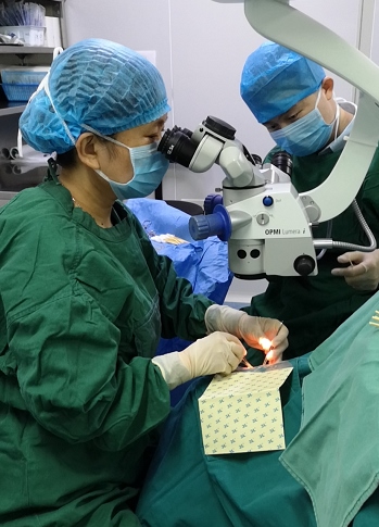 斜视遇上眼球震颤，30岁男子在普瑞眼科解决顽疾重拾自信