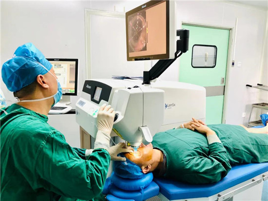 湖北省首批PanOptix三焦点人工晶状体植入手术在我院开展