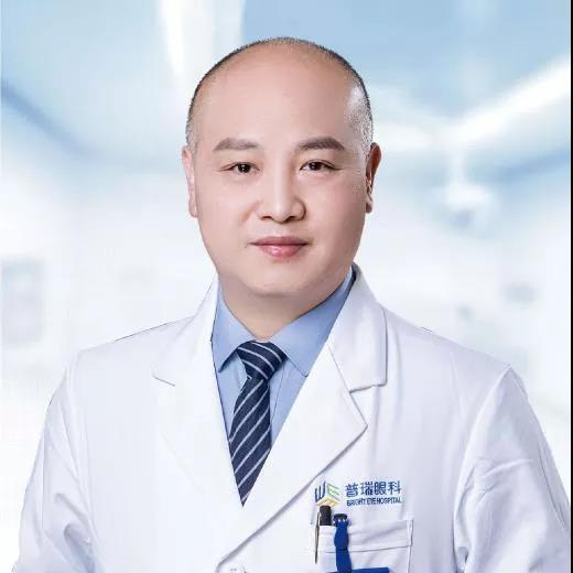 男子视物扭曲变形 武汉普瑞眼科紧急修补助其重获光明