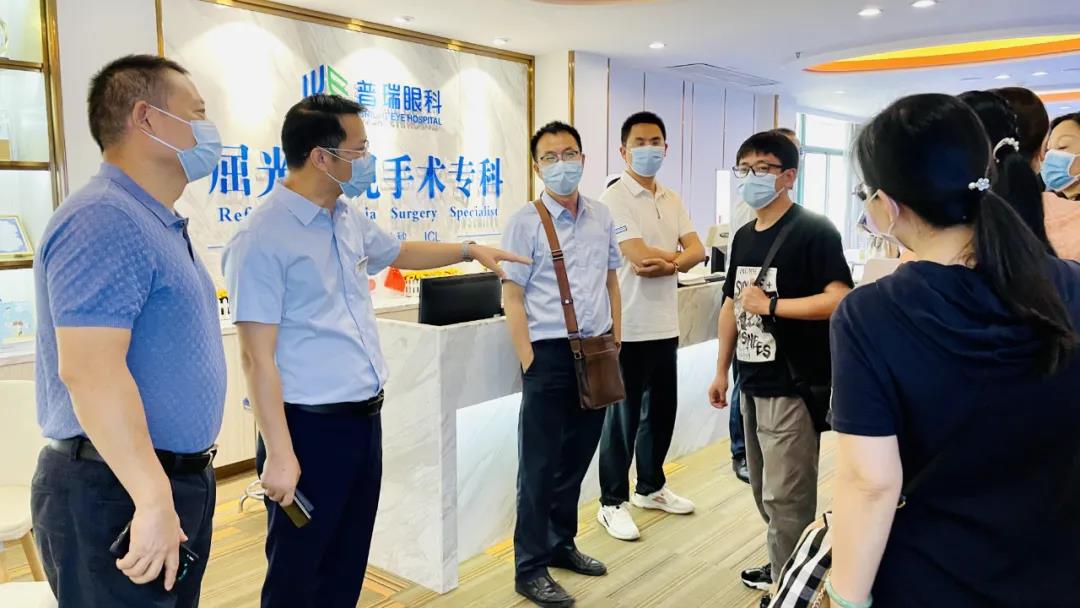 湖北省保险行业协会领导及医管会专家组莅临我院参观指导