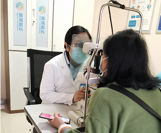 武汉普瑞眼科医院多学科联合会诊助46岁女子重获光明