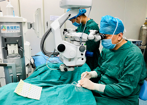 武汉普瑞眼科医院多学科联合会诊助46岁女子重获光明