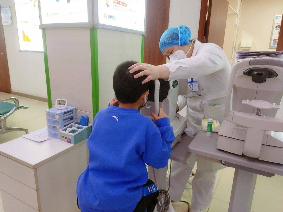 孩子过量吃糖对视力有影响吗？眼科医生这么说