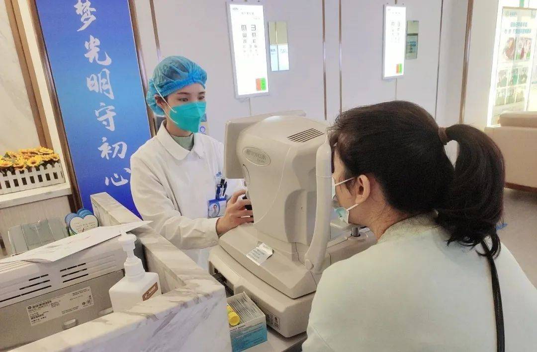 得了白内障后为什么会出现眼胀、眼痛？燕涛主任在线解答