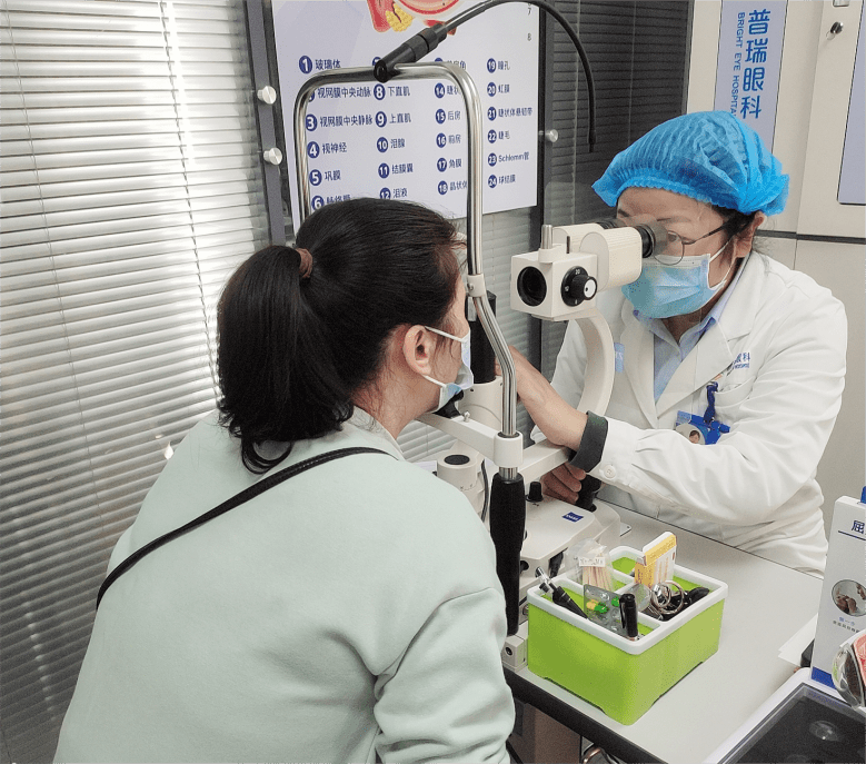 一女子熬夜摸黑追剧头晕眼胀，原来竟是被青光眼“盯上”!