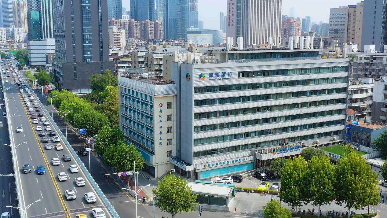 男子眼里取出4条活虫！武汉普瑞眼科程旭康提醒夏日眼卫生