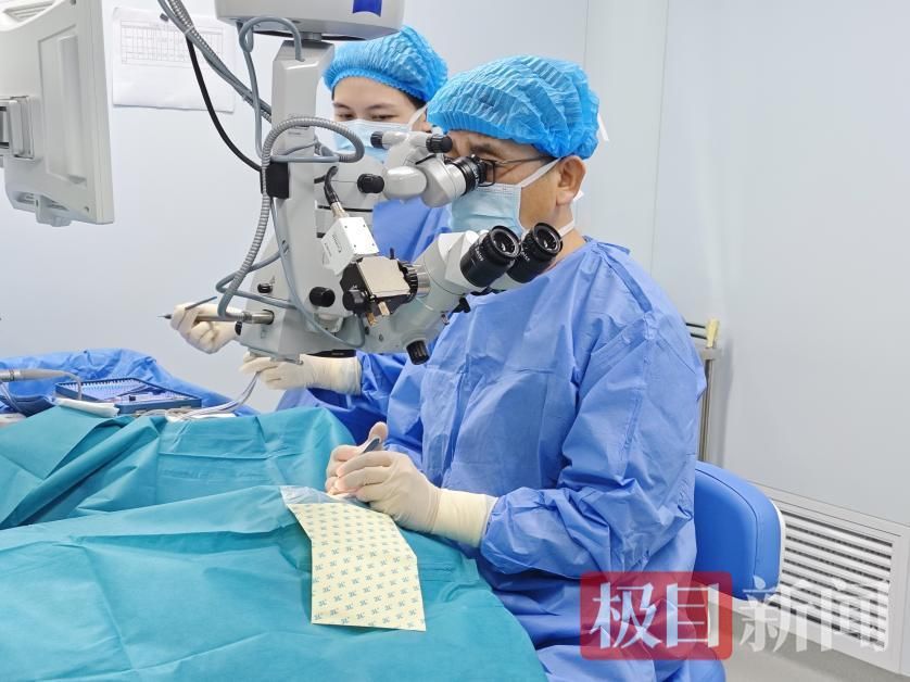 程旭康院长为八旬老人实施双眼手术