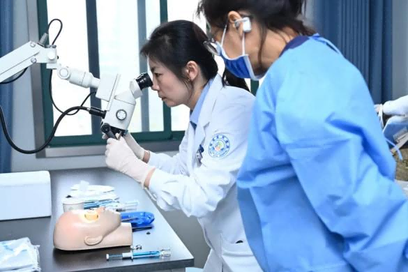 第八届普瑞眼科琴台论坛暨ICL实操教学交流会在汉举办