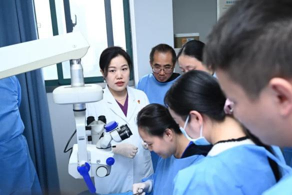 第八届普瑞眼科琴台论坛暨ICL实操教学交流会在汉举办