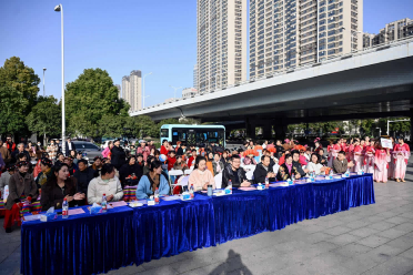 武汉普瑞眼科联合长丰街道举办明眸亮眼舞动生活广场舞赛