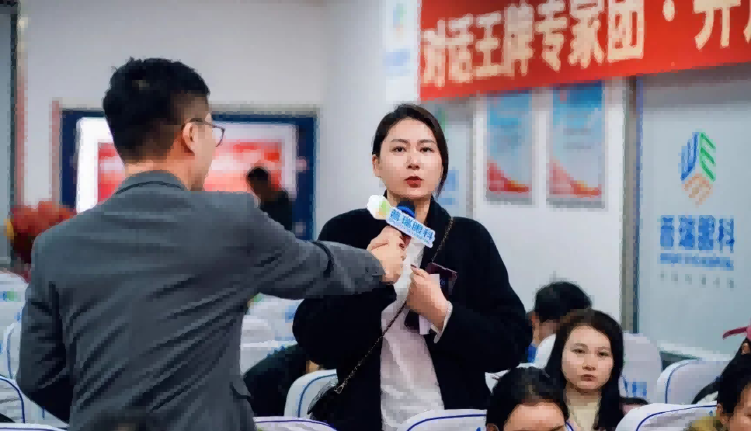 武汉普瑞眼科医院邀多名患者分享可视化近视手术摘镜体验