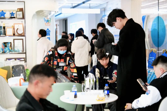 武汉普瑞眼科医院邀多名患者分享可视化近视手术摘镜体验