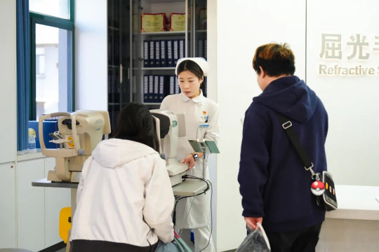 武汉普瑞眼科医院邀多名患者分享可视化近视手术摘镜体验