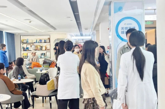 武汉普瑞眼科医院邀多名患者分享可视化近视手术摘镜体验