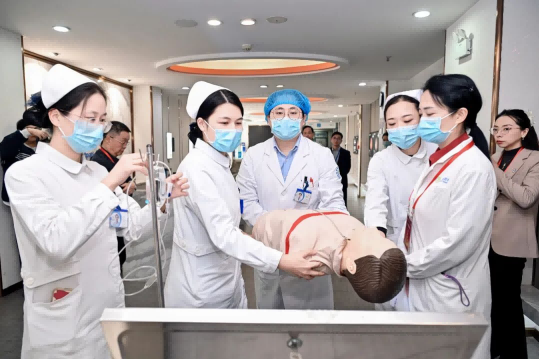 武汉普瑞眼科医院受邀参加2025中国非公立医疗行业发展大会