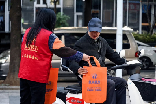 武汉普瑞眼科医院受邀参加2025中国非公立医疗行业发展大会