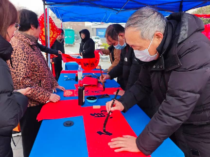 武汉普瑞眼科开展“笔墨传福润人心·明眸护航过腊八”活动