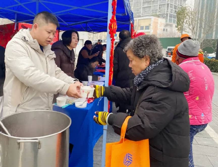 武汉普瑞眼科开展“笔墨传福润人心·明眸护航过腊八”活动