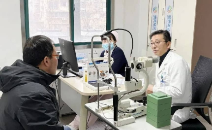 武汉普瑞眼科开展“笔墨传福润人心·明眸护航过腊八”活动