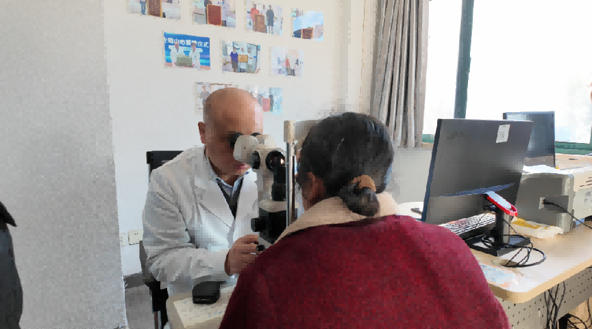 武汉普瑞眼科开展“笔墨传福润人心·明眸护航过腊八”活动