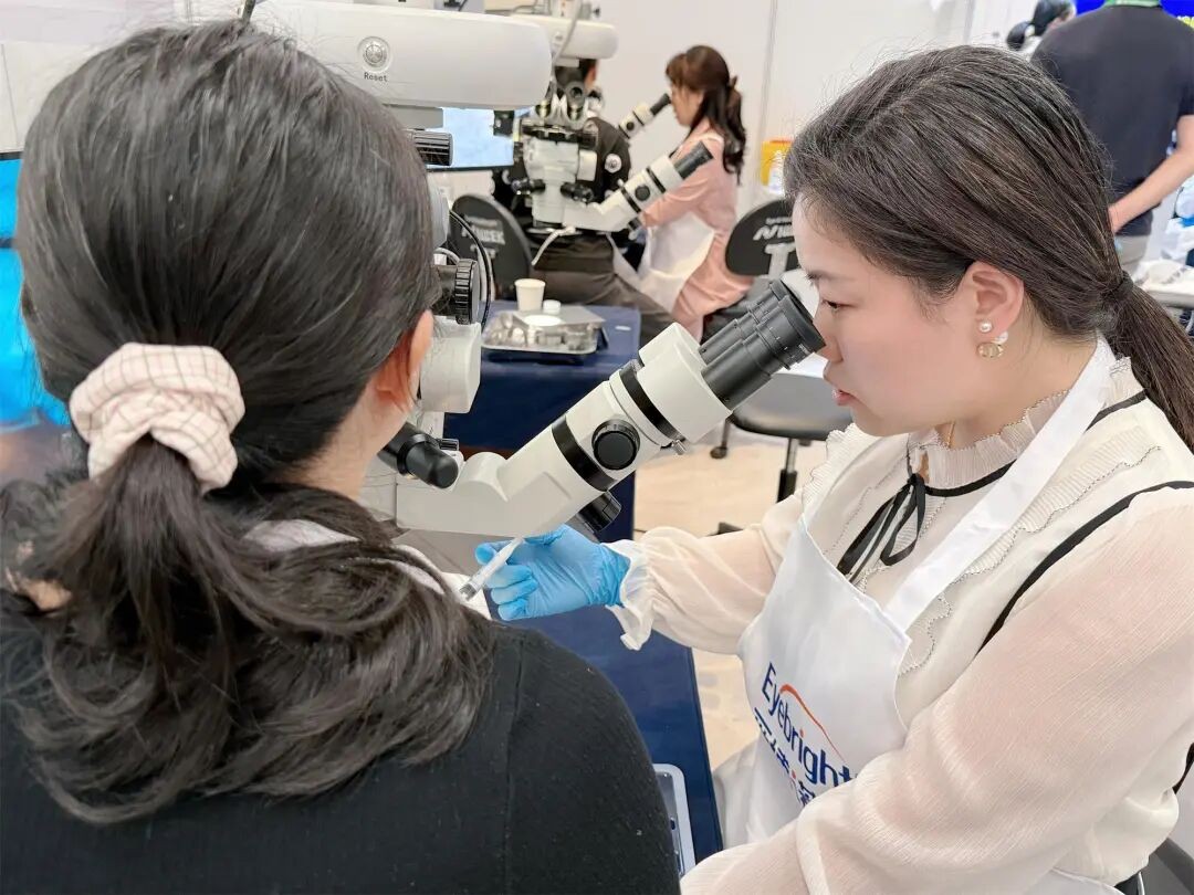 关念出席第十届眼科学教育大会任眼内镜手术带教导师