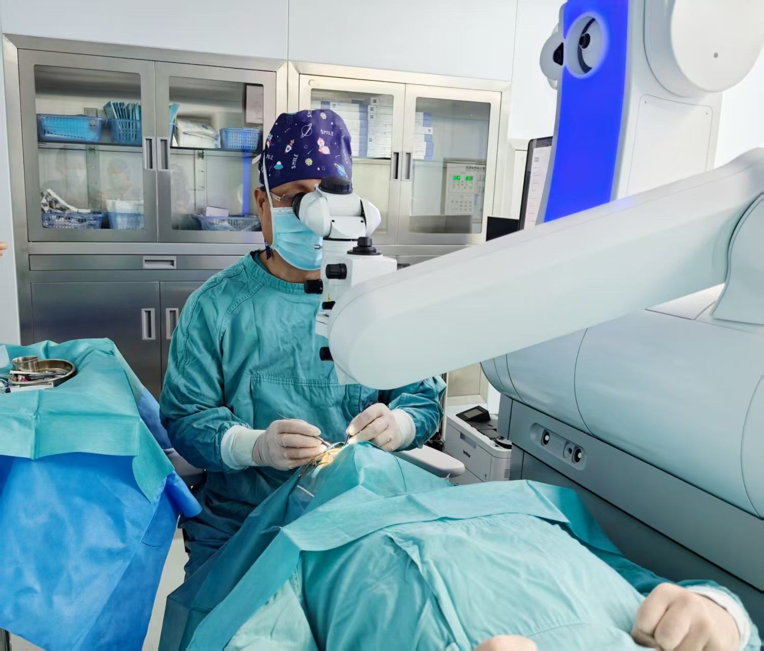 武汉普瑞眼科院长为留洋儿子选择全飞秒SMILE Pro摘镜
