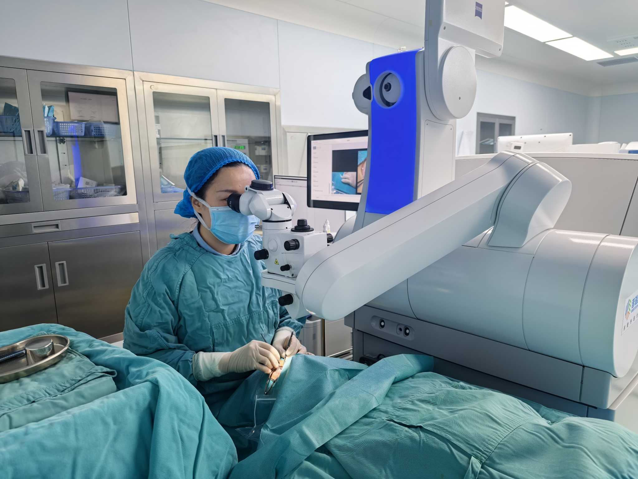 18岁高三女孩选择武汉普瑞眼科新全飞SMILE pro，收获超清视界