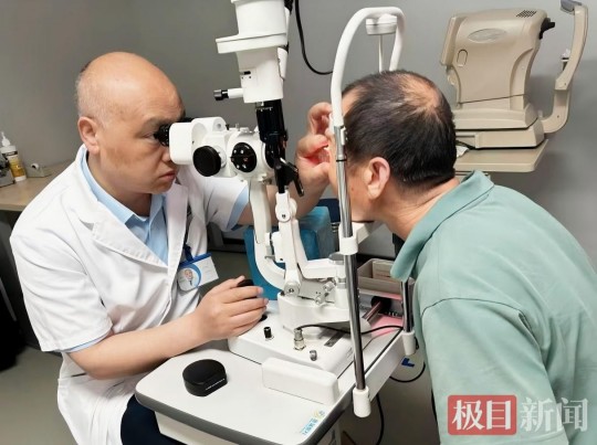 竹竿突然弹起挫伤男子眼球险致盲！专家提醒：尽快就医