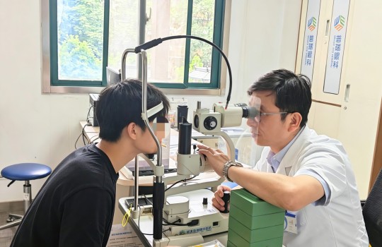 18岁考生欲做近视手术，意外揪出“潜伏”12年的白内障